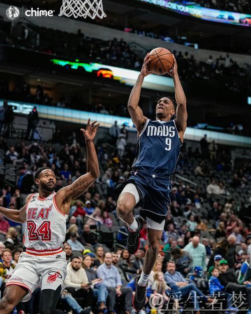 劳森跟进暴扣得分 齐麟反击上篮遗憾偏出 劳森跟进暴扣得分 齐麟反击上篮遗憾偏出